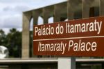 Itamaraty convoca embaixador da Hungria que deu asilo para Bolsonaro e ele se cala