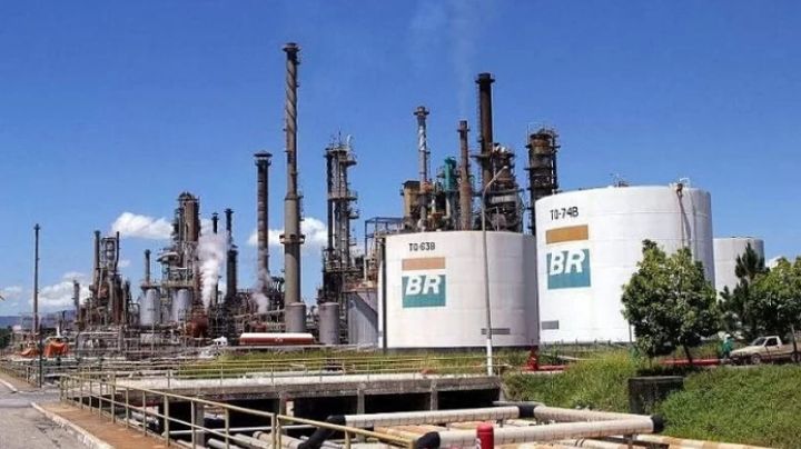 Preços em refinarias da Petrobrás fecham ano com queda de mais de 20% em relação ao PPI