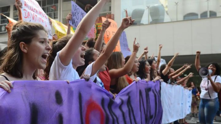 As mulheres e a educação: dia 08 de março é dia de luta!