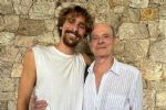 Ney Matogrosso chora ao ver cena que lembra ex-marido morto em decorrência da Aids