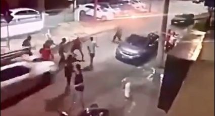 VÍDEO: adolescente apanha em festa, pega o carro da mãe e atropela agressores