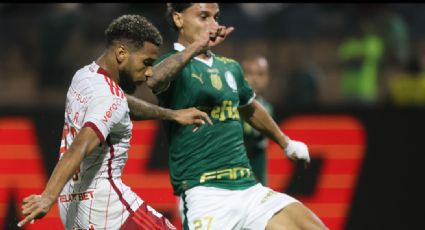 Cartão amarelo para Palmeiras, vermelho para Corinthians e roxo para o São Paulo