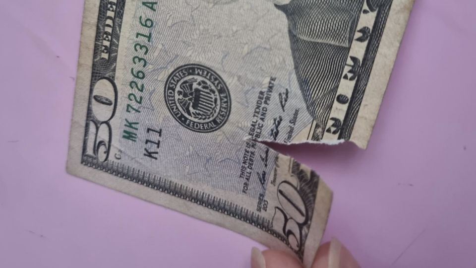 A decisão dos EUA sobre bens da Rússia pode impactar o futuro do dólar como moeda de reserva.