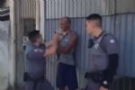 VÍDEO – Homem negro é ameaçado com faca, chama a PM e acaba tratado como criminoso