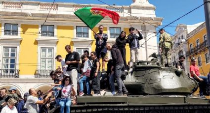 50 anos do 25 de Abril: Portugueses celebram militares que os libertaram, não são como nós