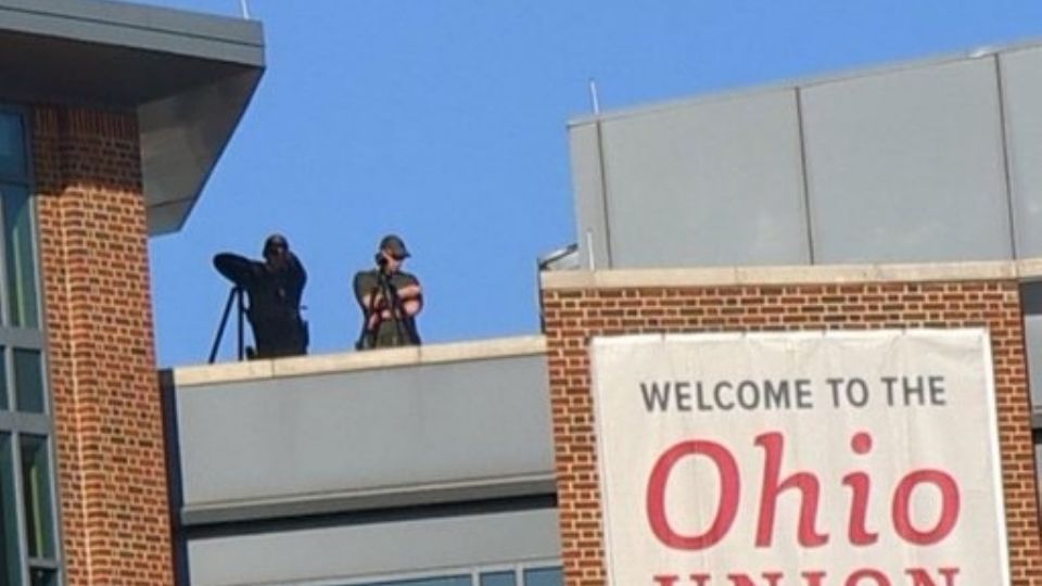 Snipers no topo de universidade em Ohio