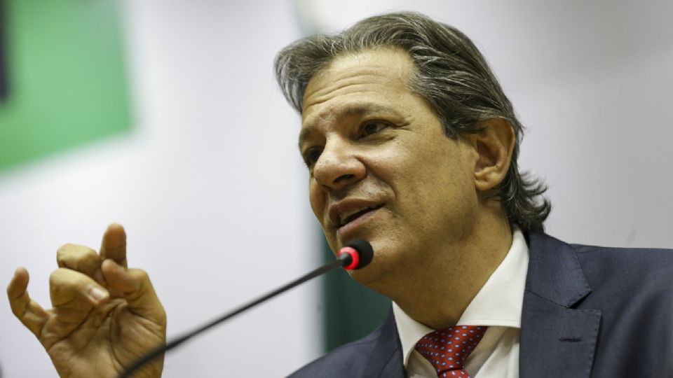 Haddad apresenta queda no déficit e pode se aproximar de meta do déficit zero em 2024