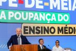 Governo Lula estuda levar Pé-de-Meia para mais 1 milhão de estudantes