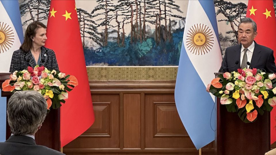 Na Rota da Seda tem o dinheiro de que a Argentina precisa.