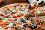 Mulher que se fingiu de morta para não pagar despesa em pizzaria se manifesta