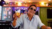 Foto ilustrativa de la nota titulada: VÍDEO: Zeca Pagodinho convoca padre para benzer seu bar na inauguração