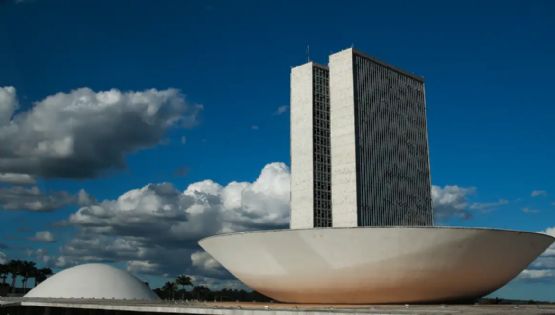 "Bancada da Bala" mobiliza pautas de gênero para impulsionar armamento