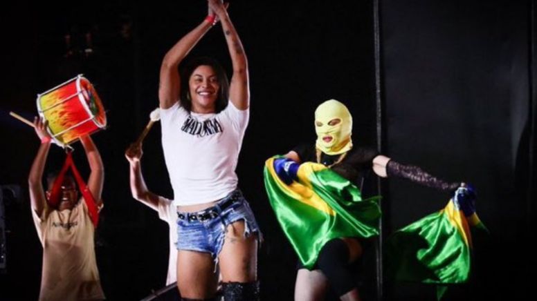 Madonna aparece mascarada ao lado de Pabllo Vittar em noite de ensaios para show em Copacabana