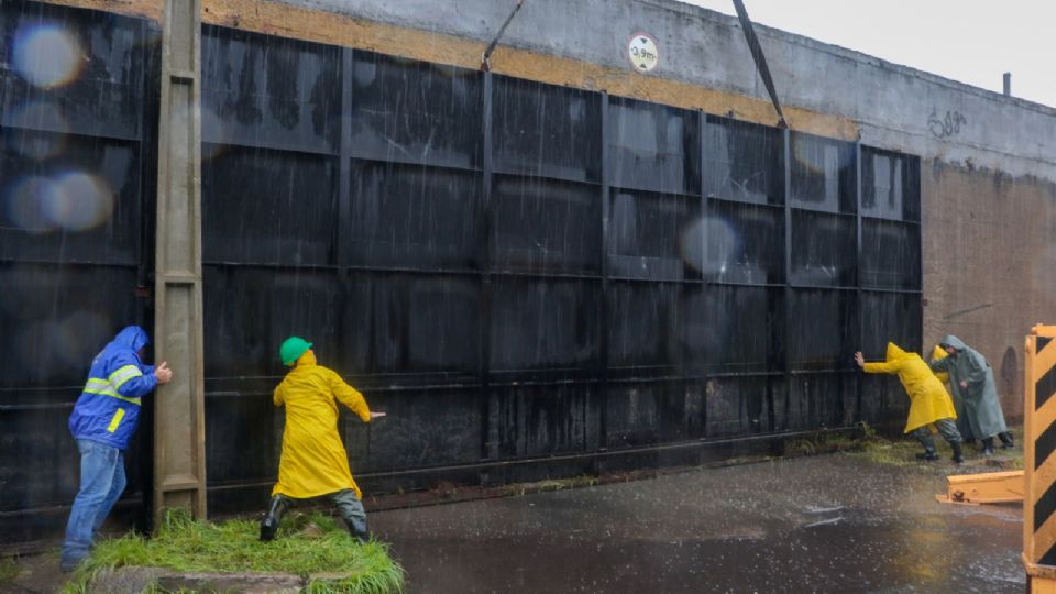 Policiais fecham comporta do Cais Mauá; acidente ocorreu em outra região