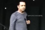 VÍDEO – Pastor que beijou a filha anunciou também ter beijado o filho, que tinha 8 anos