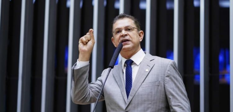 Líder do PL peita STF e diz que Zambelli não será cassada após condenação