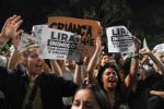 'Fora Lira' ganha ruas e lembra o 'Fora Cunha' também puxado por mulheres