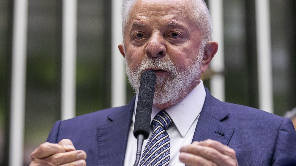 Presidente Lula defende ministro da Fazenda após ataques