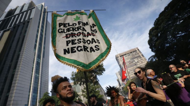 Criminalização da maconha é projeto da burguesia para encarceramento e assassinato de negros