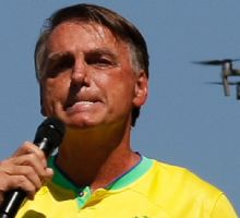 Bolsonaro se vitimiza com vídeo nas redes e toma invertida histórica