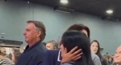 Climão: Pastor pede abraço em familiares e Michelle ignora Bolsonaro; veja vídeo