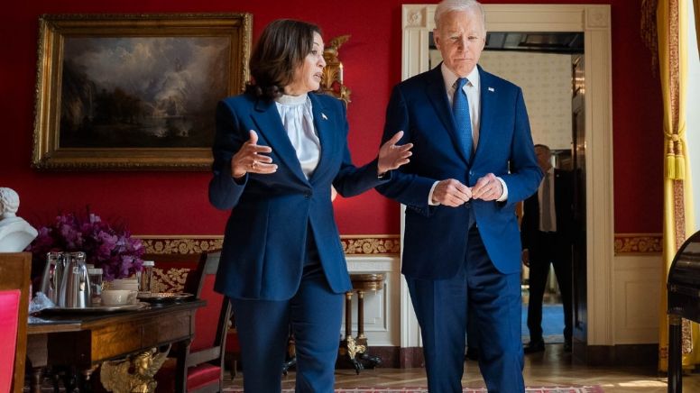O tuite de Kamala Harris que sinalizou que Biden desistiria - e ela seria candidata