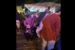 Casal que imitou macaco em roda de samba no RJ é investigado pela polícia