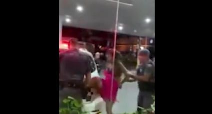 VÍDEO: ex-panicat chuta as partes de PM e é presa em flagrante por agressão