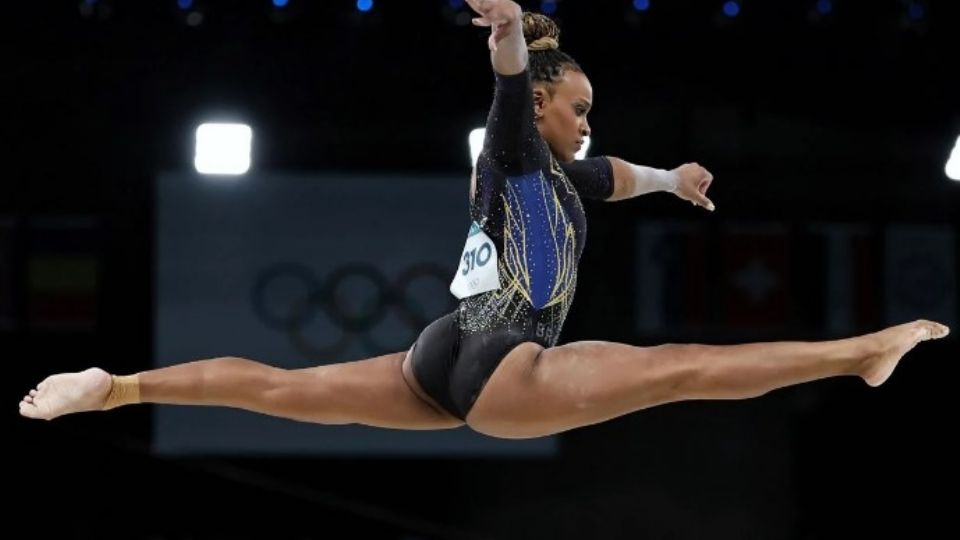 Rebeca Andrade vai enfrentar Simone Biles na disputa por equipes e também no individual geral, trave, salto e solo