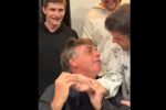 VÍDEO – Bolsonaro é agarrado e beijado por Adrilles Jorge: “eu sou o ativo da relação”
