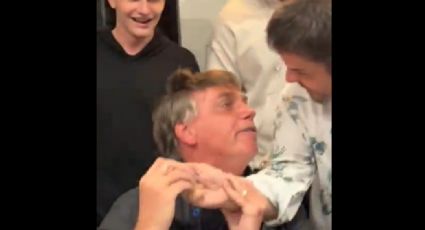 VÍDEO – Bolsonaro é agarrado e beijado por Adrilles Jorge: “eu sou o ativo da relação”