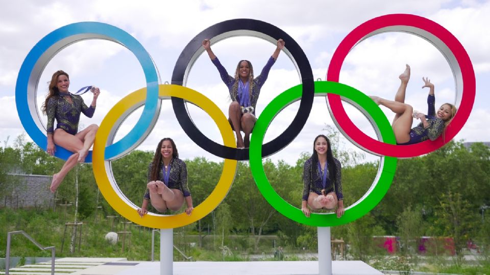 Na imagem, as atletas Jade Barbosa, Lorrane Oliveira, Rebeca Andrade, Julia Soares e Flávia Saraiva