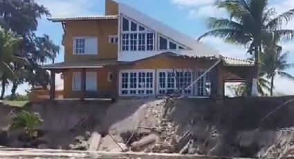 IMAGEM IMPRESSIONANTE: Mar invade e derruba parte de casa de praia