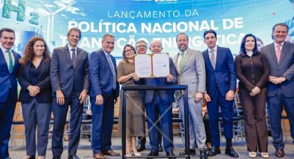 "Faz o L": Lula anuncia redução do preço do gás e parlamentares celebram