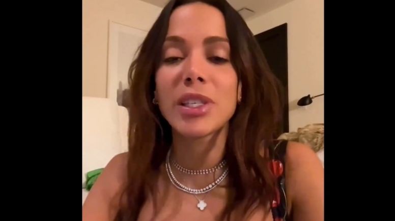 VÍDEO: Anitta é cobrada sobre queimadas e dispara: "O Congresso está fazendo algo?”