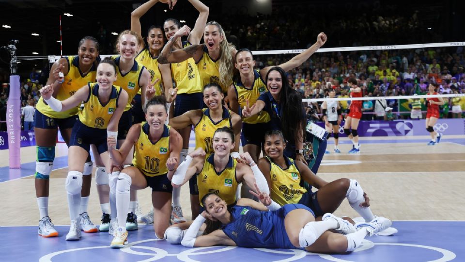 Seleção feminina de võlei joga contra a Polônia em jogo válido pela primeira fase da competição