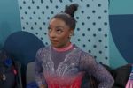 VÍDEO: o instante chocante em que Simone Biles descobre a derrota para Rebeca Andrade