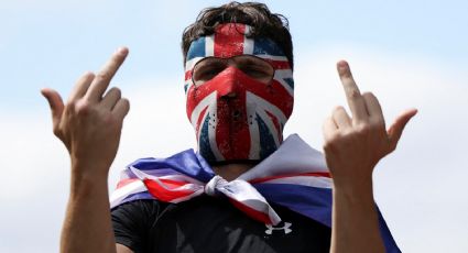 Inglaterra: extrema direita motivada por fake news avança em marcha fascista nas ruas