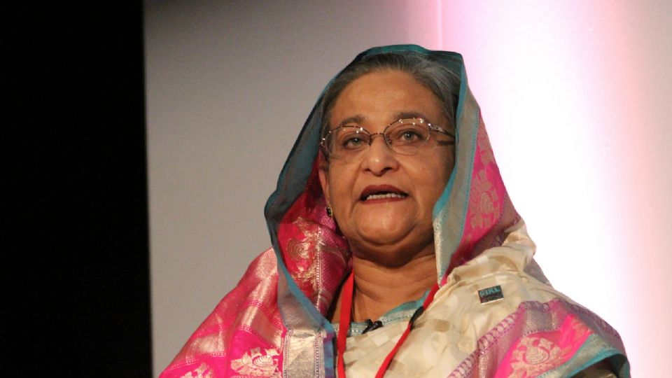Sheikh Hasina cai após quinze anos de governo