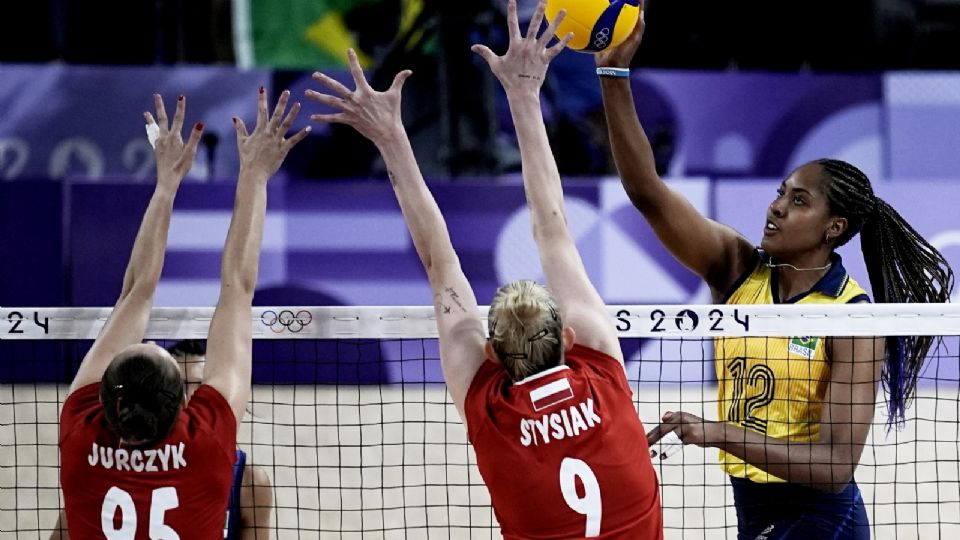 Seleção brasileira de vôlei feminino disputa as quartas de final do torneio olímpico contra a República Dominicana