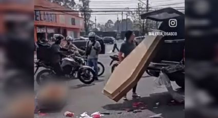 VÍDEO: Carro funerário derruba caixão com cadáver no meio da avenida em Osasco