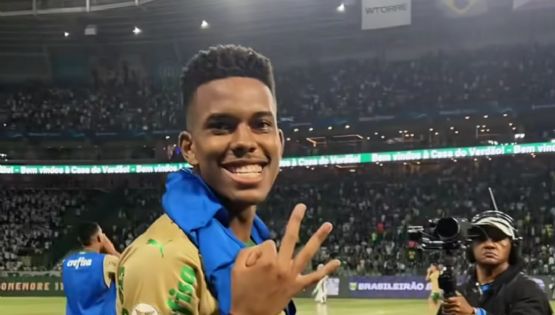 Palmeiras goleia e pede passagem; Flu leva virada e se complica