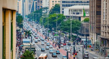 Microplásticos: estudo inédito revela presença de material no cérebro de pessoas que vivem em SP