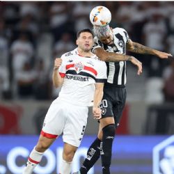 São Paulo consegue empate, vai decidir em casa, mas precisa jogar bola