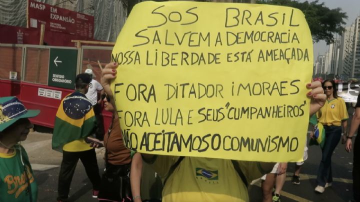 Bolsonarista lamenta a dura vida sob o comunismo no Brasil