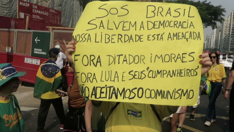 Bolsonaristas, livremente passeando pela Paulista, acham que isso é 'comunismo'