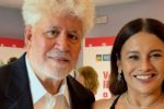 Dira Paes encontra Almodóvar em Veneza: "Momento especial"
