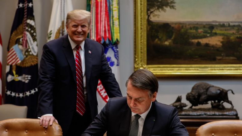 Bolsonaro faz comparação ridícula com Trump: é o Consenso de Washington, estúpido!