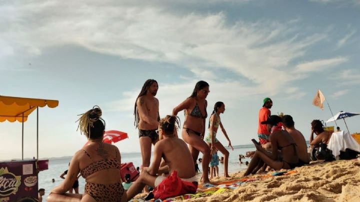 Por que o chato que reclama de praia cheia deveria ser enviado a uma ilha deserta