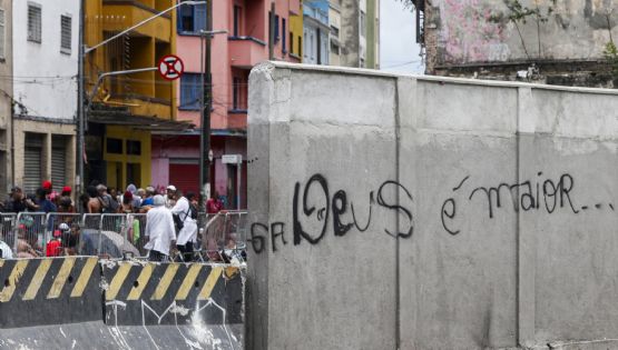 PSOL aciona STF contra Prefeitura de SP por muro que confina Cracolândia